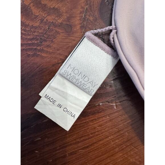 Monday Swimwear Women's Light Pink Bikini Top Size Large - Picture 3 of 9